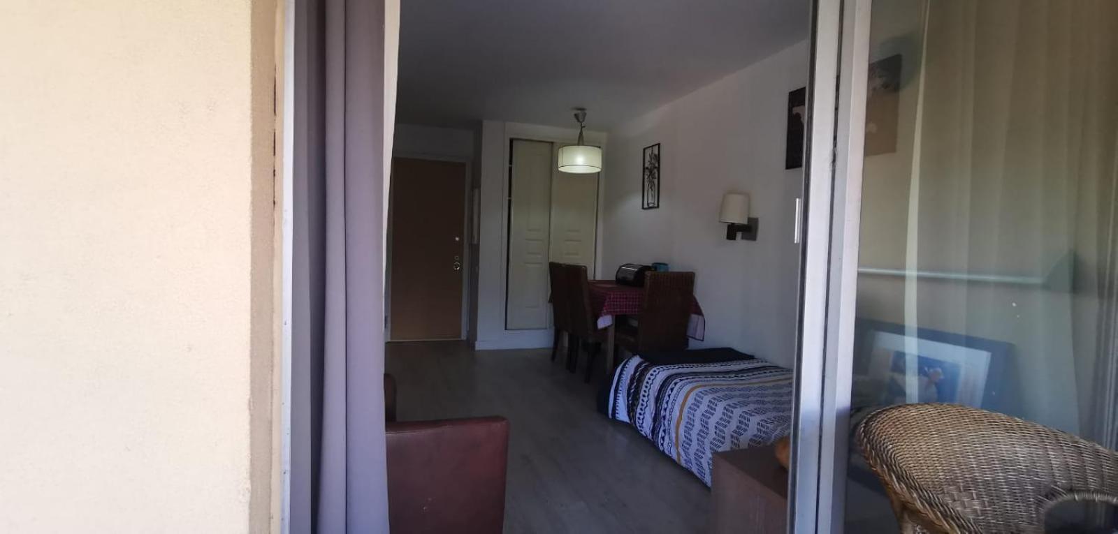A&h Homes - - Near Train Station Appartement