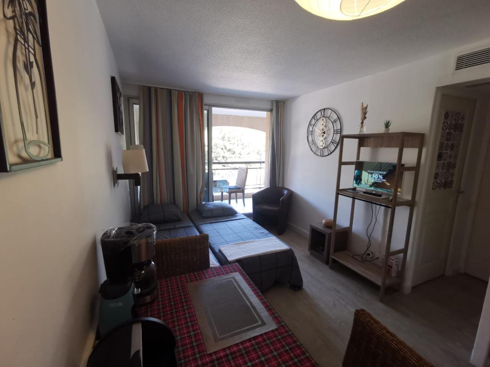 A&h Homes - - Near Train Station *